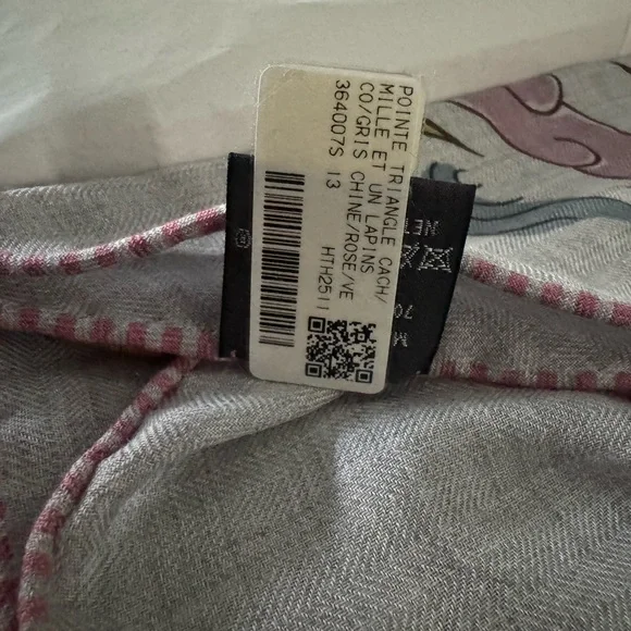 Authentic Hermes cashmere & Silk Scarf - Picture 3 of 6